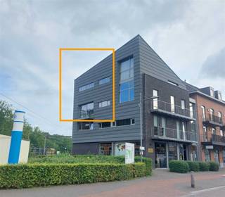 Zeer lichtrijk en modern penthouse-appartement met terras, 2 slaapkamers en lift, gelegen in een kleinschalig gebouw in de gegeerde...