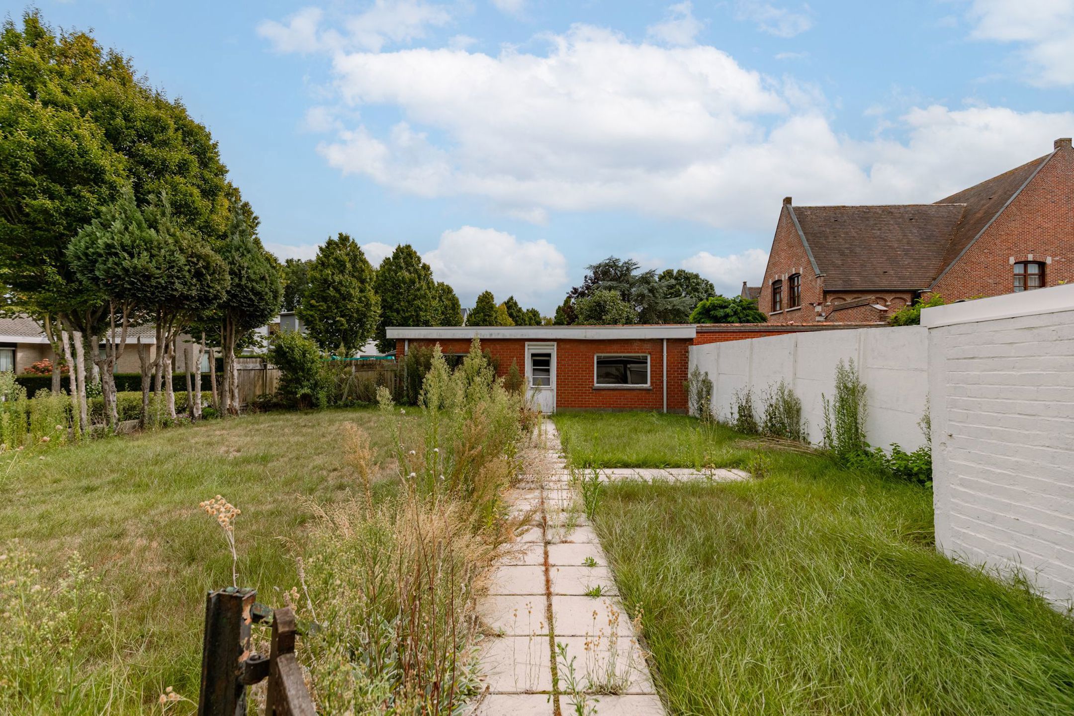 Te renoveren woning met 4 slaapkamers in hartje Torhout - foto 2