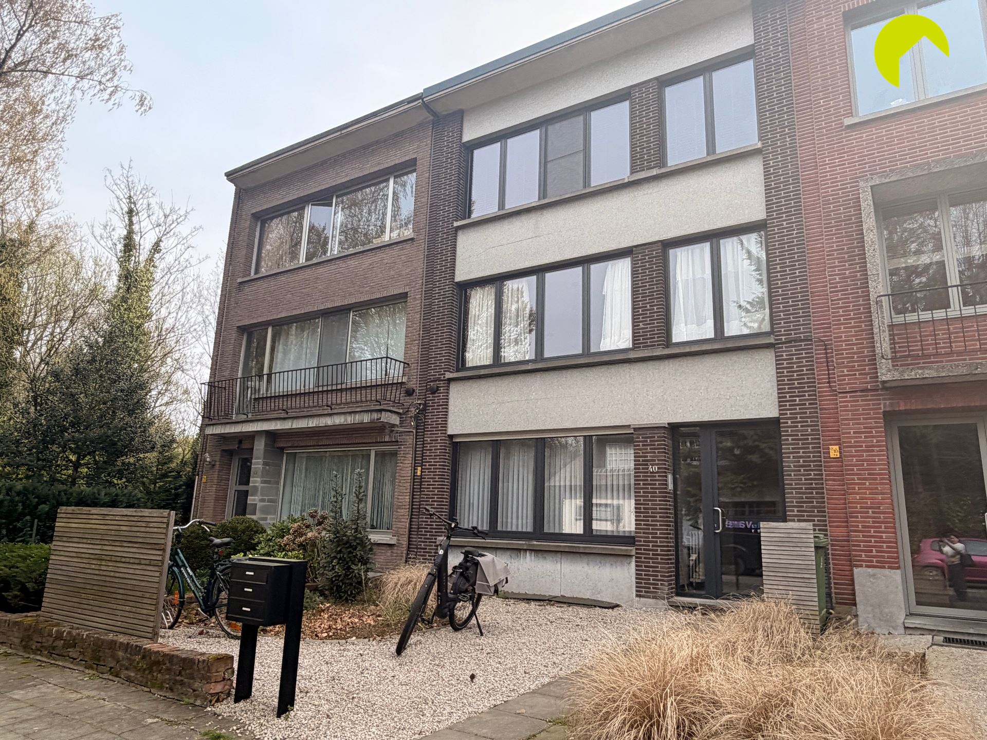 Modern gelijkvloers appartement met 2 slaapkamers en tuin! - foto 1
