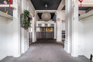 Gelegen in hartje Turnhout: Statig - te renoveren - herenhuis met een verfijnde neoclassicistische uitstraling, gekenmerkt door royale ruimtes,...