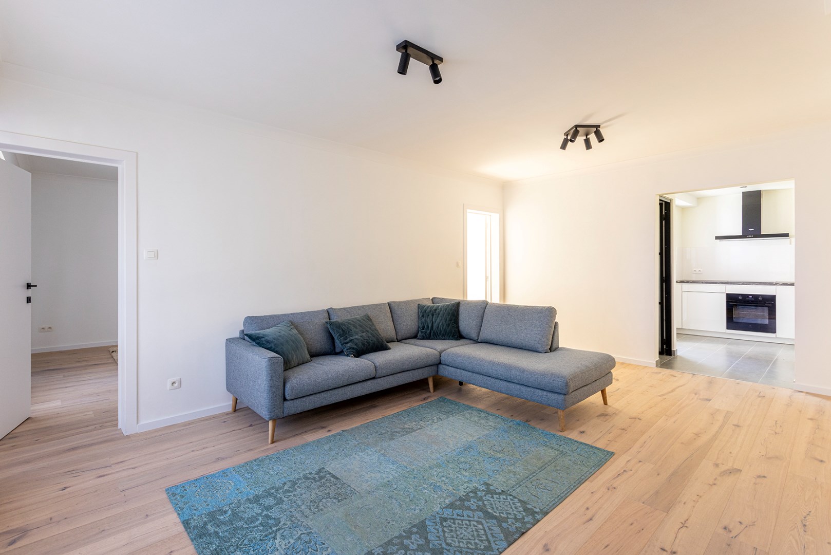 Charmant gelijkvloers appartement met 2 slaapkamers! - foto 1