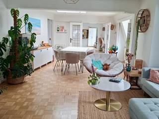 Ruim en energiezuinig appartement te huur op de Grote Markt van Lier. Dit prachtige instapklare appartement is gelegen op de vierde verdieping van een rustige, kleinschalige residentie met lift en geniet van een mooi uitzicht op het stadhuis en de Grote Markt. Met een bewoonbare oppervlakte van circa 100 m² biedt het appartement veel ruimte en wooncomfort op een absolute toplocatie in het centrum van Lier. Het appartement werd volledig geschilderd en beschikt over een ruime inkomhal met parketvloer, een zonnige living van circa 33 m² met parketvloer en een uitzicht op de Grote Markt. De keuken van circa 7 m² is uitgerust met een vaatwasser en keramische kookplaat. De volledig betegelde badkamer is voorzien van een lavabomeubel en een ruime inloopdouche. Daarnaast beschikt het appartement over een ruime slaapkamer van circa 12 m². Centrale verwarming is aanwezig in het volledige appartement. Dankzij het gunstige EPC-label B. De gemeenschappelijke kosten bedragen 85 euro per maand. Een ideaal appartement voor wie comfortabel en centraal wil wonen op een van de mooiste locaties van Lier. Voor meer informatie of een aanvraag tot bezichtiging: tel. 0487/759.758.