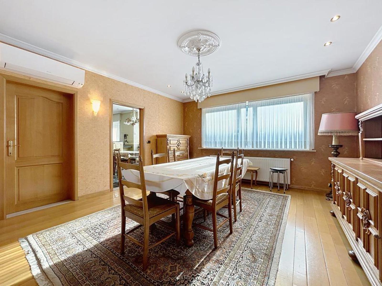 Afgewerkte woning bestaande uit 2 entiteiten en 2 garages - foto 5