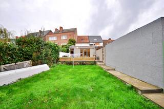 Recent gerenoveerde woning met carport te Ronse. Goed gelegen, op wandelafstand van het bruisende stadscentrum, shopping plaza en tal van...