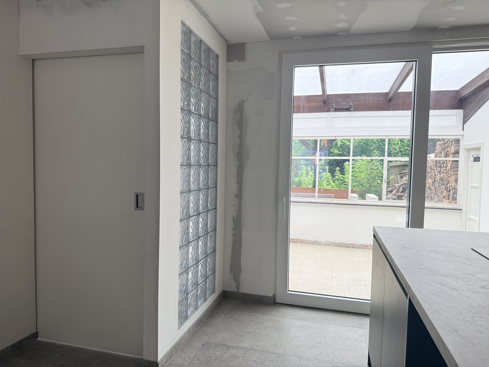 Volledig gerenoveerde woning met 3 slaapkamers en tuin  - foto 5
