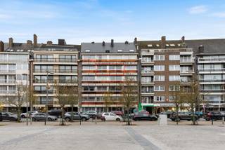 Be surprised by this ready-to-move-in apartment, ideally located in the vibrant heart of Ninove, on the popular Centrumlaan. Here you enjoy...