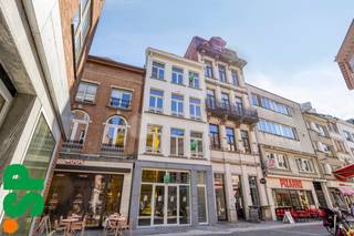 Volledig vernieuwd handelspand te huur op toplocatie in Antwerpen.Op een absolute topligging in het hart van Antwerpen, aan de bruisende Melkmarkt,...