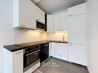 <p>Tel: 0456 89 12 70 / E-mail: noah.c@weinvest.be<br /><br />We Invest biedt u in exclusiviteit een charmant appartement aan op de 3e verdieping (met lift) van een gebouw in de Brigade Pironlaan, te Molenbeek.<br /><br />Dankzij de ideale ligging bevindt het appartement zich vlak bij alle voorzieningen, zoals openbaar vervoer en winkels. Het biedt een lichte en functionele leefruimte.<br /><br />Het appartement bestaat uit een ruime living, een open ingerichte keuken, en een lichte slaapkamer met een mooi groot raam dat een vrij uitzicht biedt. Een moderne douchekamer vervolledigt het geheel.<br /><br />Dit pand overtuigt door zijn geoptimaliseerde indeling en zijn helderheid.<br /><br />Lasten: 110 € (voorschot voor water, lift en schoonmaak van de gemeenschappelijke delen)<br /><br />EPC: D<br /><br />Beschikbaar vanaf 1 november! Huurcontract van minimaal 1 jaar!<br /><br />Snel langskomen! Voor meer exclusieve aanbiedingen, bezoek www.weinvest.be</p>