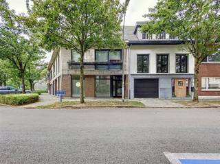 Ruim duplex appartement te huur in Brasschaat op wandelafstand van alle voorzieningenDit lichtrijke duplex appartement is gelegen in Brasschaat,...