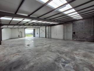 Deze loods is gelegen in Wontergem, langs de Tieltsesteenweg.De ligging is bijzonder gunstig langs de N35 (Tielt – Deinze) en op slechts 10 km van...