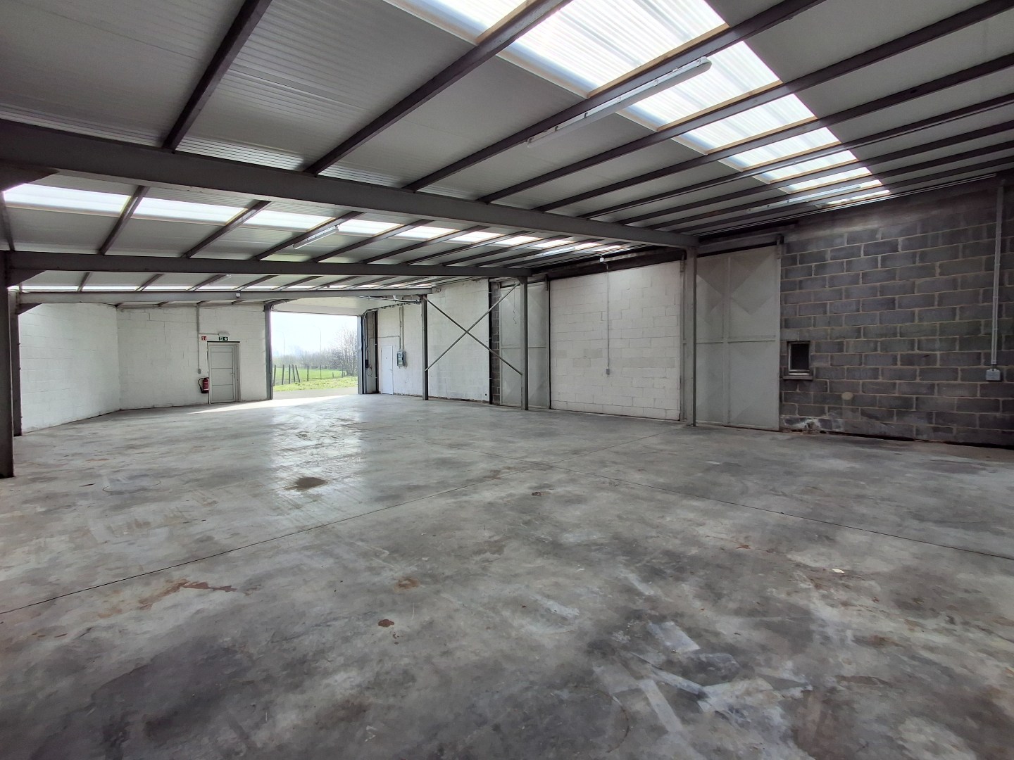 INSTAPKLARE LOODS VAN 216 M² MET UITSTEKENDE BEREIKBAARHEID - foto 3