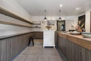 Commercial Premises- Located on the ground floor, former bakery, fully reoperable- State-of-the-art professional kitchen (DOVY)- equipped...