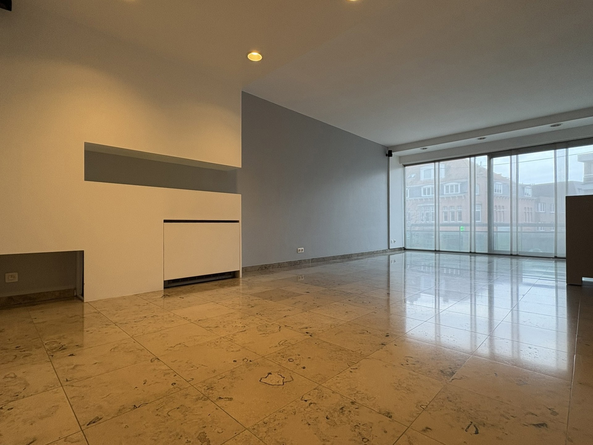 Ruim tweeslaapkamer appartement te huur in hartje Deinze - foto 3