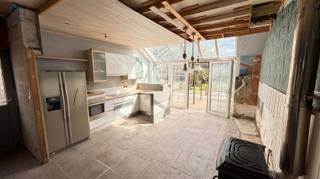 Te renoveren woning met tal van mogelijkheden in rustige buurt te SchendelbekeDeze te renoveren woning, gelegen in een rustige zijstraat van...