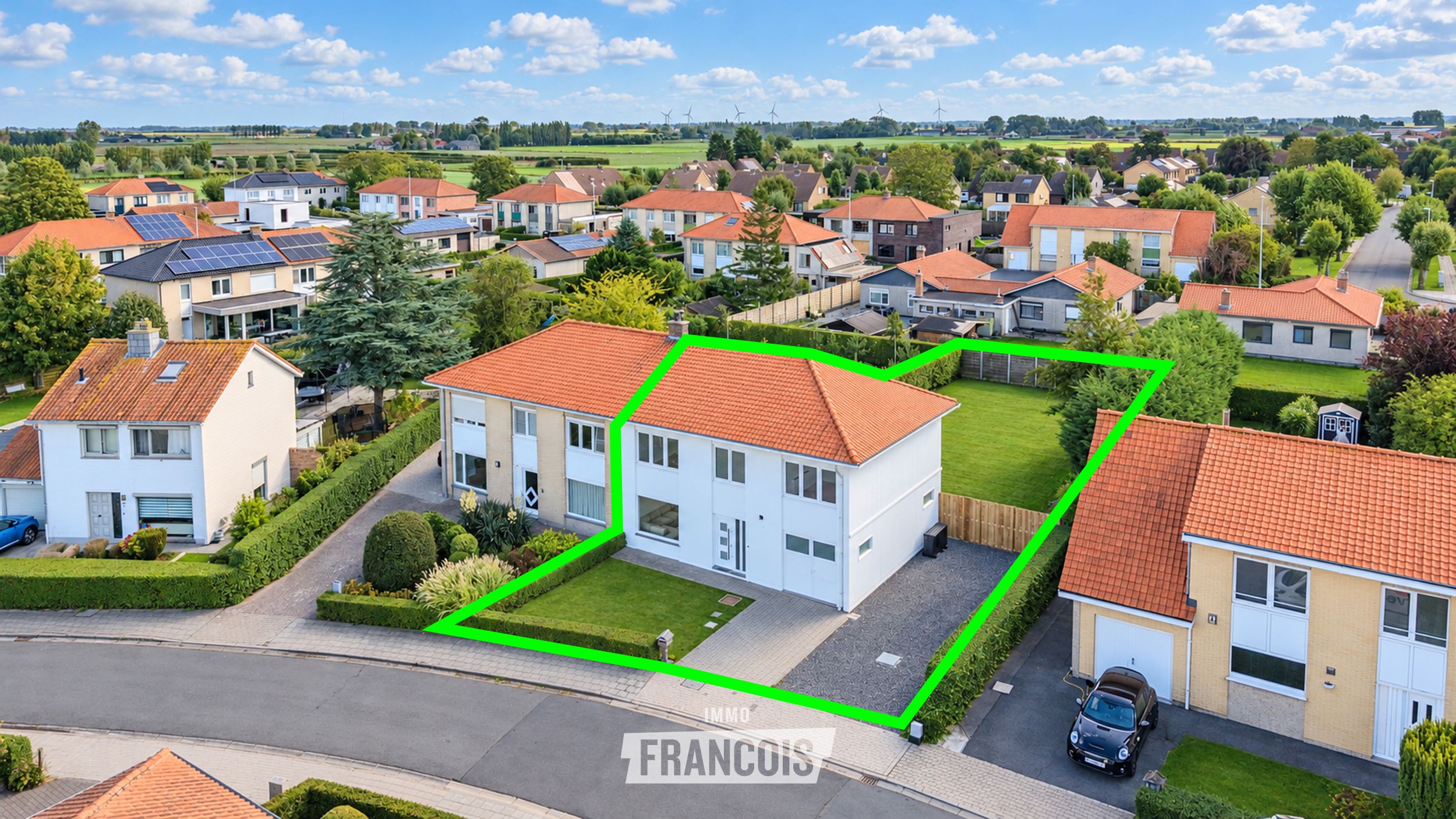 Recent gerenoveerde halfopen woning met 5 slaapkamers en ruim perceel van 633 m² in Leffinge - foto 1