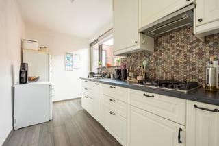 Ruim en licht appartement op de 3de verdieping (lift aanwezig) met o.a. 2 slaapkamers, 2 terrassen en een overdekte autostaanplaats nabij het...