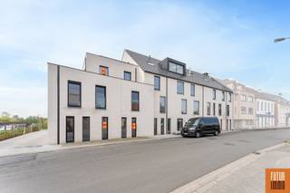Tijdloze architectuur en strak design met zicht op de rustgevende velden.Residentie Kroonevoorde biedt ruime appartementen in het centrum van...