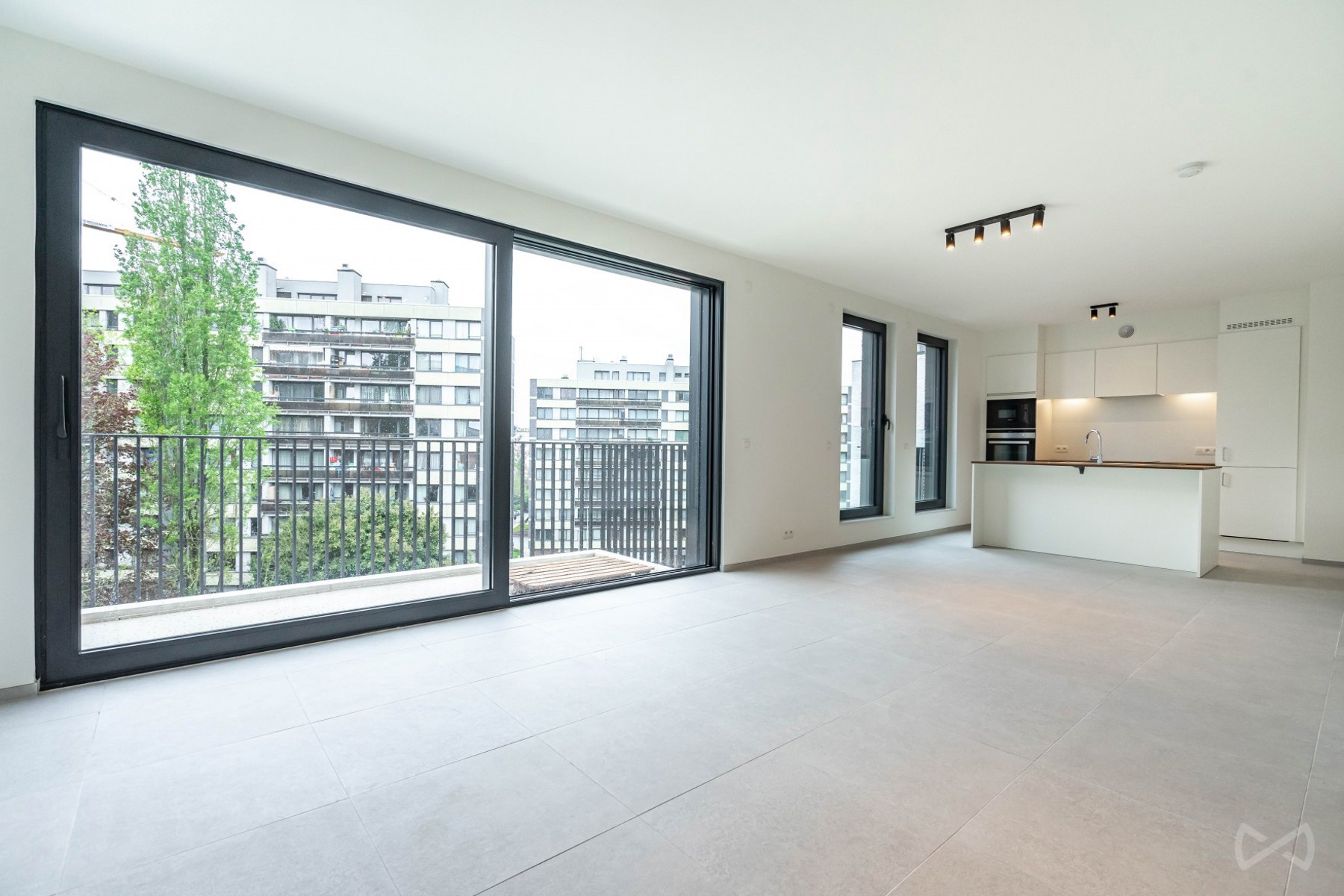 Apartment for rent in Schaerbeek with 3 bedrooms - photo 2