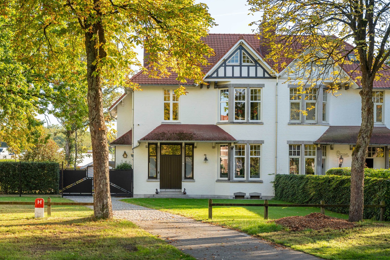 Karaktervolle & hoogwaardig afgewerkte ingenieurswoning te koop! - foto 1