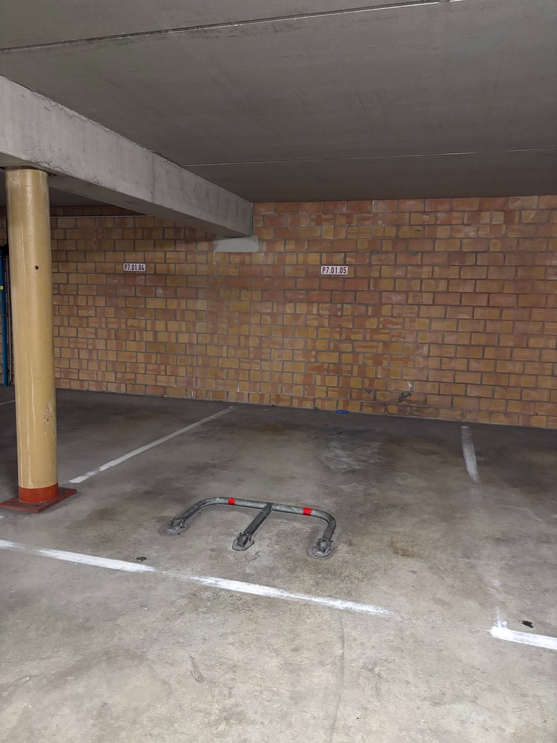 Overdekte staanplaats te huur op niveau -1 in residentie Apollo te Nieuwpoort-bad. - foto 2