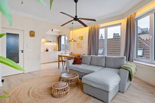 Dit prachtige appartement bevindt zich middenin het historisch centrum van de geliefde stad Antwerpen – omringd door de Groenplaats, Grote...