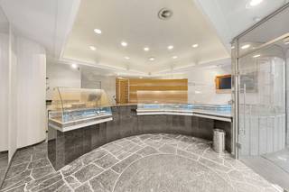 Dit pand is op heden op het gelijkvloers ingericht als bakkerij met vooraan de winkel gevolgd door de atelier voor de warme bakkerij en vervolgens...