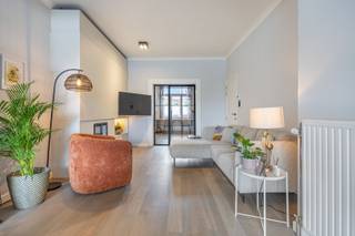 CHARMANTE, INSTAPKLARE WONING MET 4 SLAAPKAMERS EN GARAGE VOOR 1 WAGEN.Op wandelafstand van het centrum van Sint-Truiden, in een rustige buurt met...