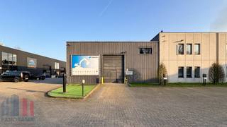 SME unit of 515 m² with furnished offices of 267 m² in a prime location!The storage space (two separate units) with a clear height of 6 m is...