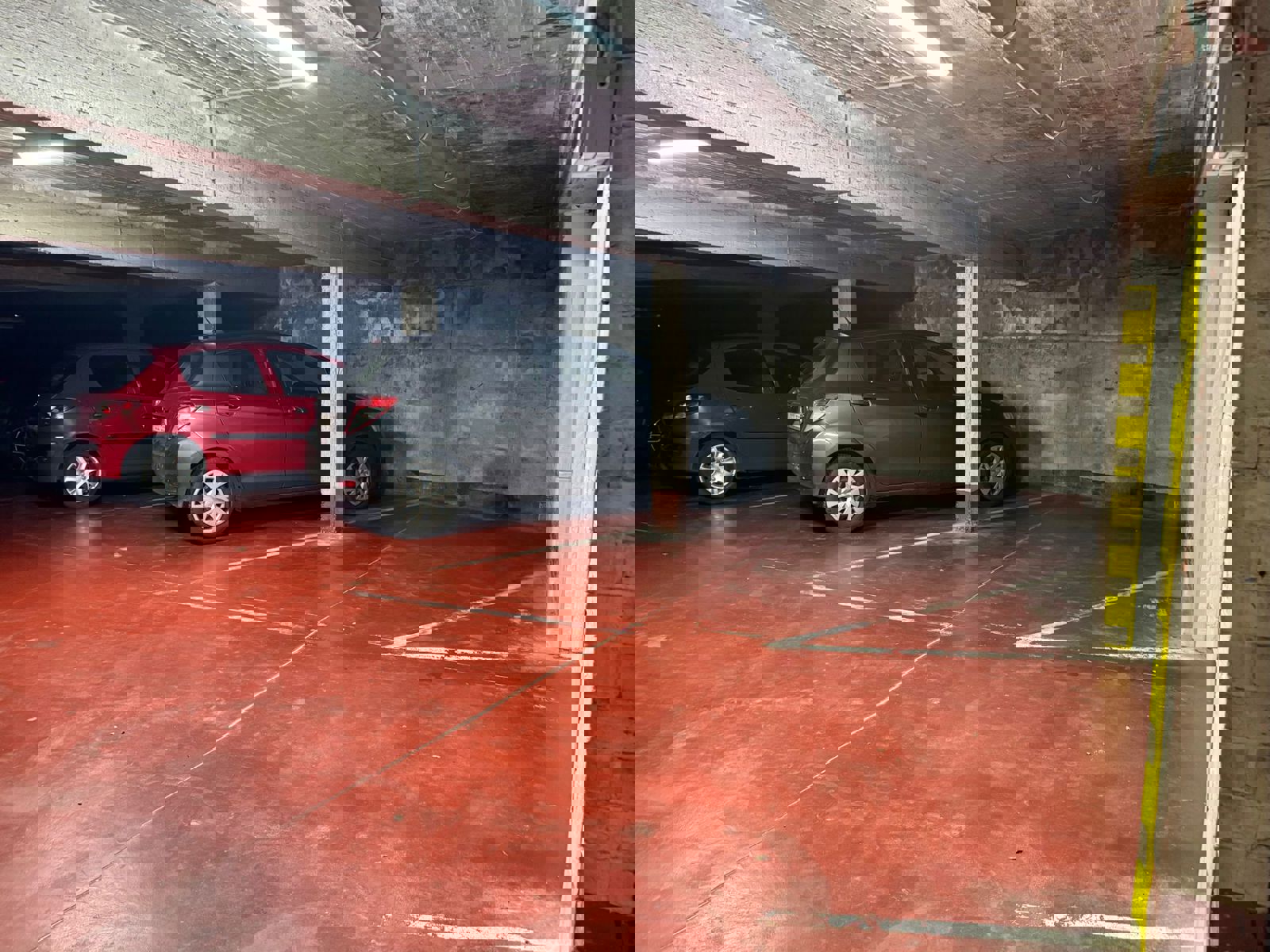 Binnen autostaanplaats voor één wagen. - foto 4