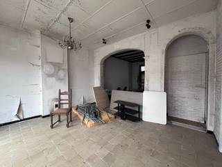 In het hart van Eeklo, bevindt zich dit volledig te renoveren pand met uitgesproken project- en investeringspotentieel. Deze eigendom is...