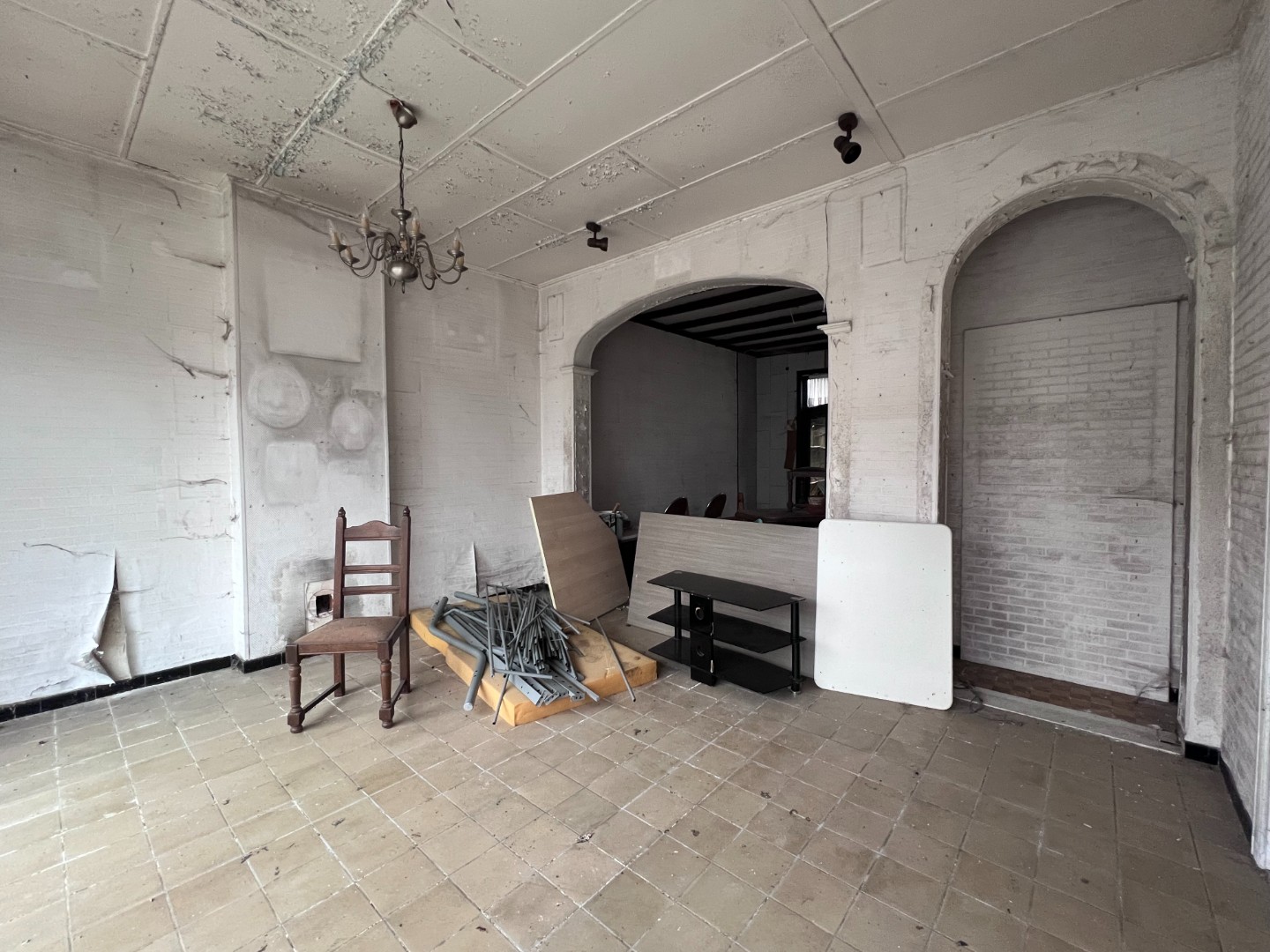 Te renoveren woning met drie slaapkamers te koop in Eeklo - foto 3