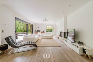 SCHIJF JE IN VOOR HET EERSTE BEZOEKMOMENT VAN WOENSDAG 13 MEI VIA ONZE WEBSITE!Ben jij op zoek naar een uitzonderlijk gelegen woning op een perceel...