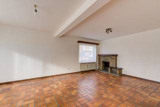 VERZORGD APPARTEMENT MET 3 SLAAPKAMERS, RUIM TERRAS EN AUTOSTAANPLAATS NABIJ HET CENTRUM VAN BILZENDit verzorgde appartement vinden we terug aan de...