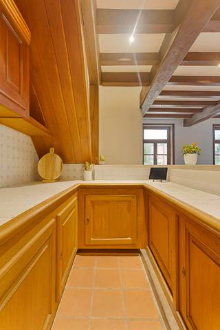 Tussen het weelderige groen van Kluisbergen bevindt zich deze gezellige woning, een charmant toevluchtsoord voor wie houdt van authenticiteit...