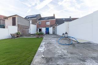 In Leupegem, een deelgemeente van Oudenaarde, treffen we deze verder af te werken woning terug. De woning is uiterst rustig gelegen maar geniet...