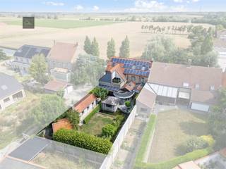 Immense maison avec tout ce qu'il faut !...