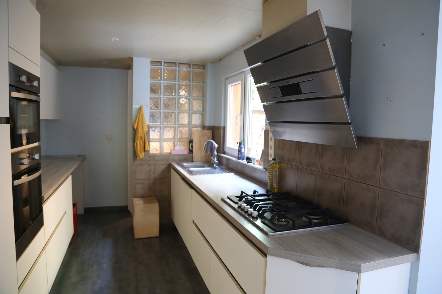 Zeer ruime woning met koer in toffe buurt! - foto 3