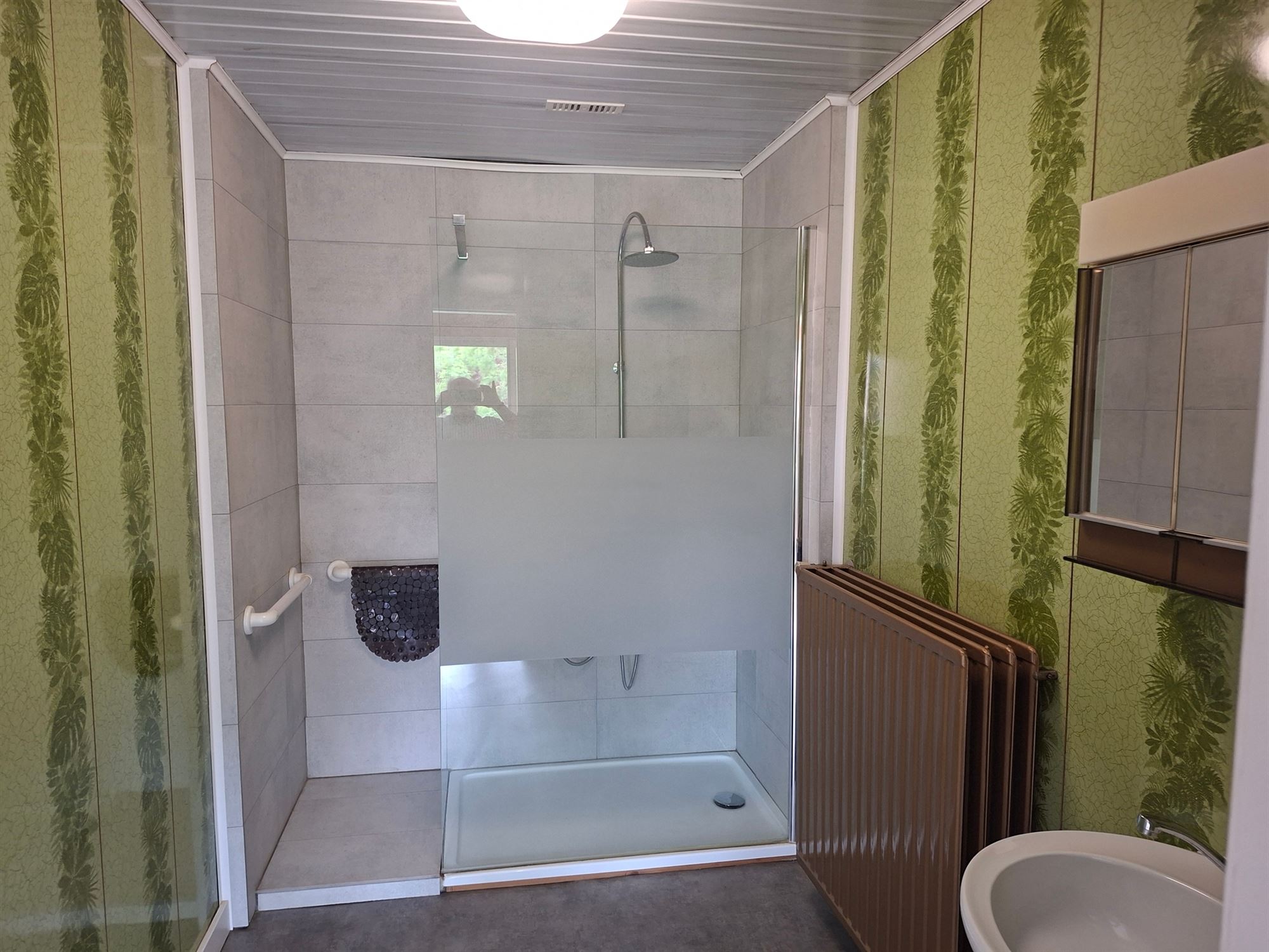 Volledig te renoveren woning met tal van mogelijkheden op een ruim perceel. - foto 4