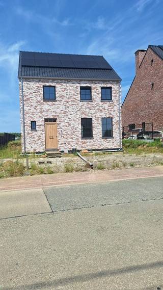 Are you looking for an energy-efficient and ready-to-move-in new build home? This modern home will be fully finished and ready to move in by January 2026.<br /><br />It offers a combination of contemporary living comfort with a well-thought-out layout and a convenient location. On the ground floor, you enter through a spacious entrance hall with a separate guest toilet. From there, you step into a bright living space with an open kitchen, where large windows provide plenty of natural light and a beautiful view of the garden. Behind the kitchen, there is a practical storage room, ideal for extra storage or as a laundry room.<br /><br />On the first floor, there is a landing, a second separate toilet, a modern bathroom, and two spacious bedrooms. Via a fixed staircase, you reach the second floor, where the largest bedroom of the house is located. Additionally, there is a convenient attic space that can serve as a storage area or hobby room.<br /><br />The home will have all the necessary energy provisions and will have an excellent energy performance (EPB <10). Furthermore, this home is not sold under VAT, but under registration, which offers a financially interesting advantage. In short, a high-quality and sustainable home with plenty of space and light, ready to become your new home from early 2026.