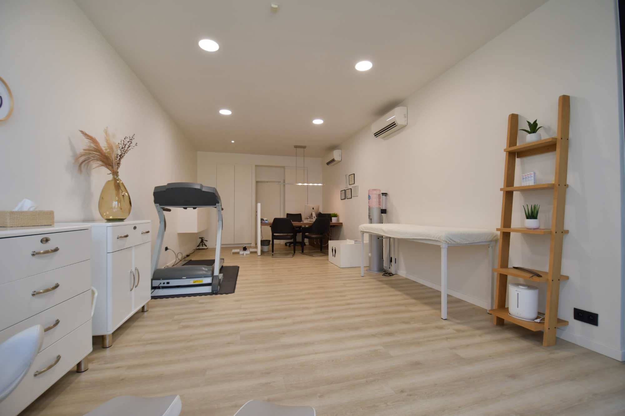 Centraal gelegen ingerichte kantoorruimte in het centrum van Oedelem - foto 4