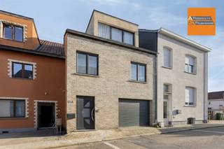 Deze recente en uitstekend gelegen woning te Diegem is opgedeeld in twee volwaardige woongelegenheden en is perfect geschikt als kangoeroewoning...