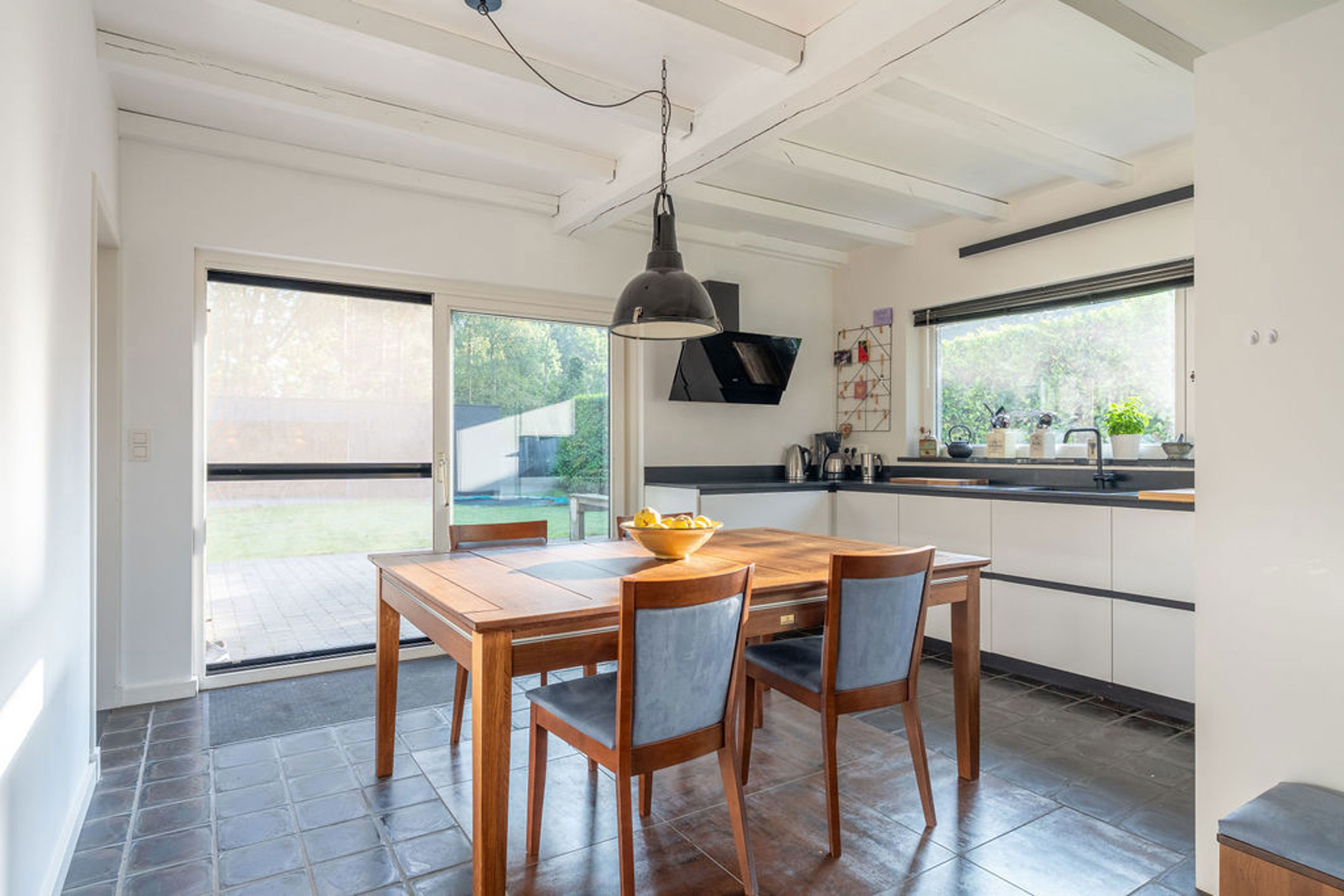 Rustig gelegen woning met 4 slaapkamers op een ruim perceel - foto 4