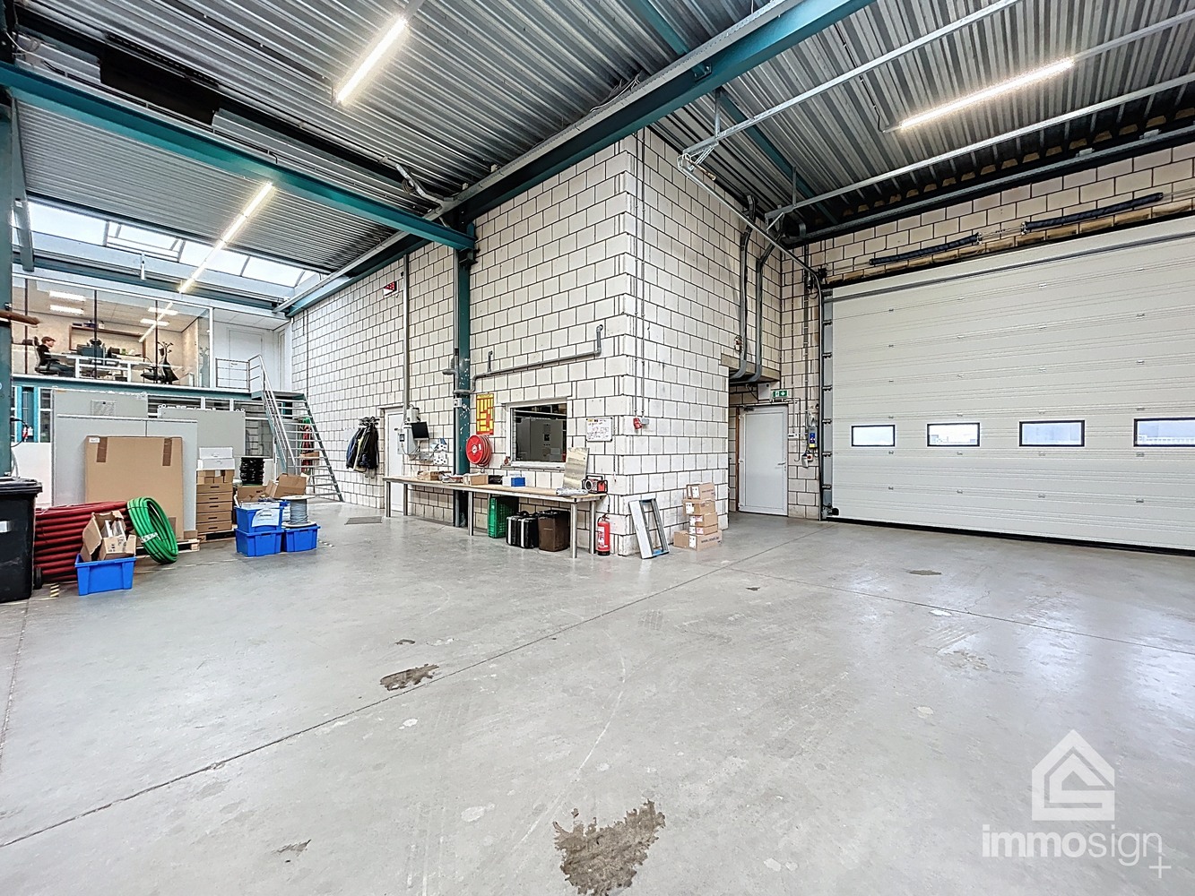 Handelspand met magazijn, kantoorruimte en instapklare woning te Lommel - foto 3