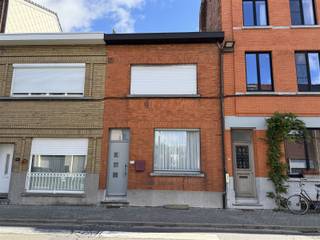 Charmante maison mitoyenne à Mechelen avec 138 m² de surface habitable sur un terrain d'environ 219 m². Cette propriété dispose de 3 chambres et...