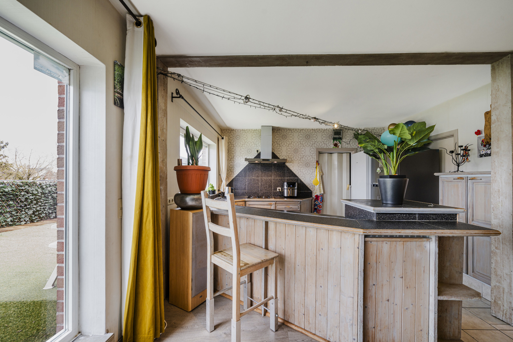 Ruim appartement met 3 slk, terras en 2 staanplaatsen - foto 4