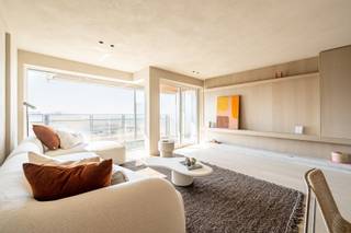 En vente exclusive : Appartement de rêve avec vue panoramique sur la mer et superbes terrasses à l'avant et à l'arrière, situé au 5ème étage de...