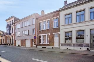 Gelegen in de rustige Oudestraat te Hoboken vindt u deze ruime, instapklare woning met maar liefst vijf slaapkamers en een gezellige, zonnige tuin...