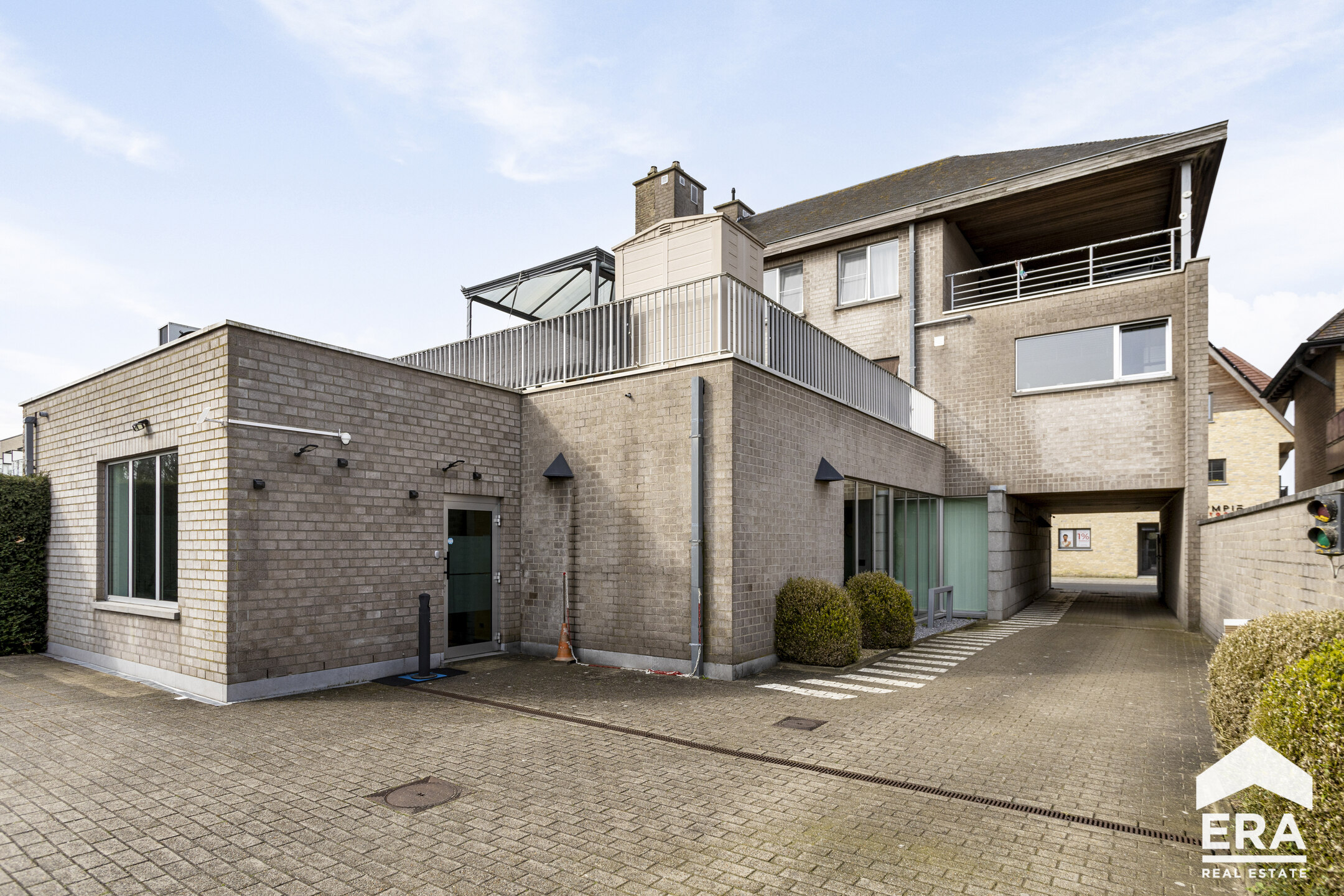 Instapklaar handelspand met privé parking te huur in Jabbeke - foto 2