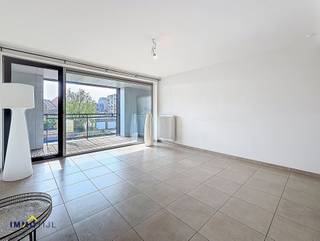Dit recent appartement bevindt zich op de eerste verdieping van een verzorgd gebouw met lift en biedt een aangenaam wooncomfort.De indeling omvat een...