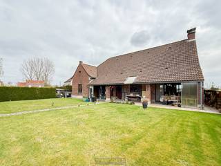 Te moderniseren villa MET UITBREIDINGSPOTENTIEEL in doodlopende straat te Overboelare (Geraardsbergen). De aanwezigheid van ZONNEPANELEN en...